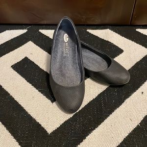 Black rubber herringbone Dr. Scholls flats size 8.5